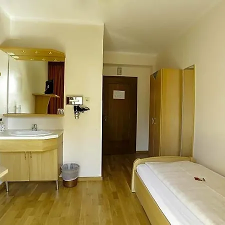 Alpen.adria.stadthotel ホテル
